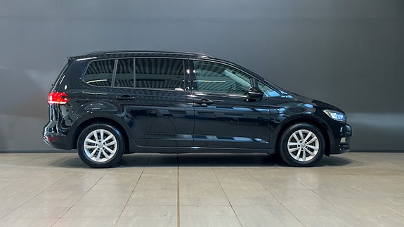 Volkswagen Touran 6 of 30