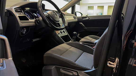 Volkswagen Touran 14 of 30