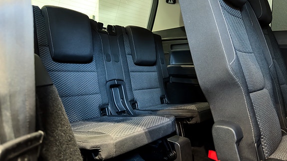 Volkswagen Touran 30 of 30