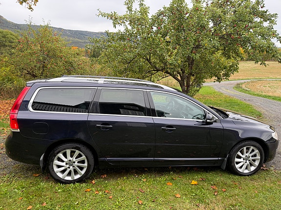 Volvo V70 11 of 30