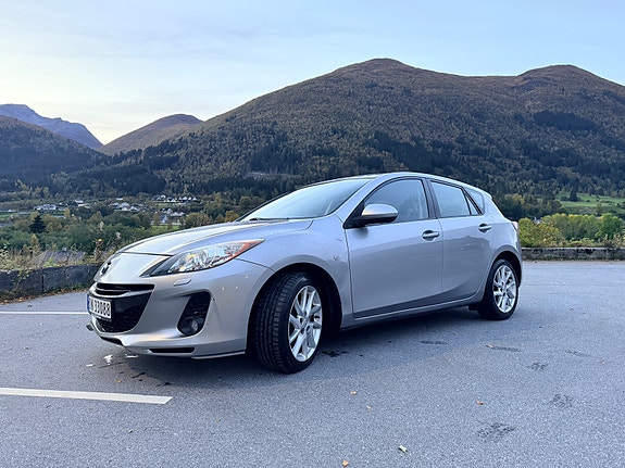 Mazda 3 2 of 13