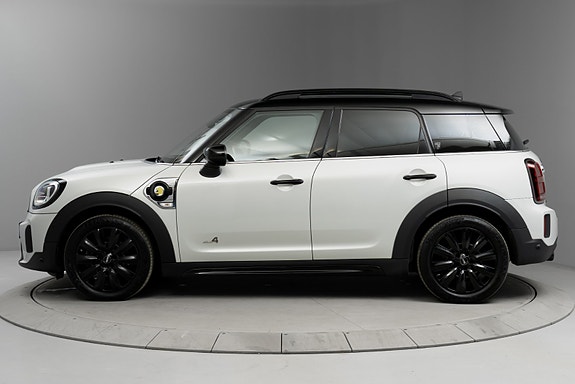 MINI Countryman SE 2 of 26