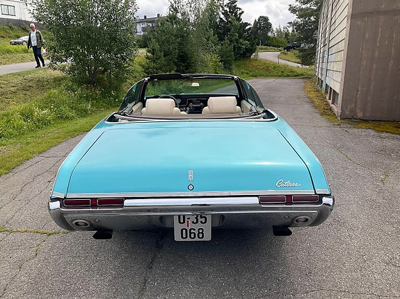 Oldsmobile Cutlass 2 of 3
