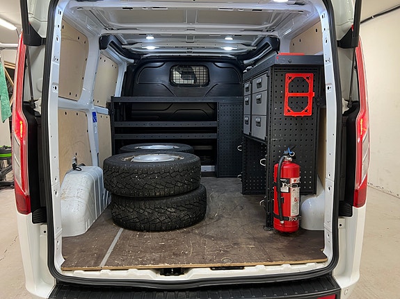 Ford Transit Custom 8 of 27