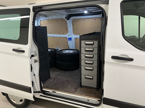 Ford Transit Custom 11 of 27