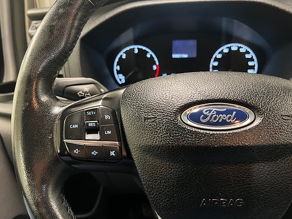 Ford Transit Custom 17 of 27