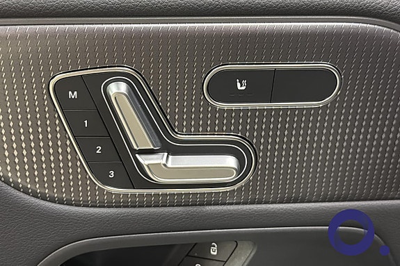 Mercedes-Benz EQA300 15 of 30