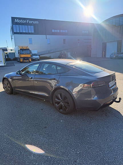 Tesla Model S 5 of 15