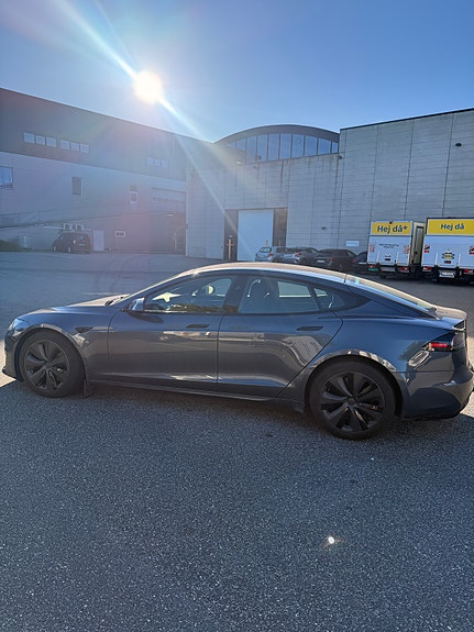 Tesla Model S 6 of 15