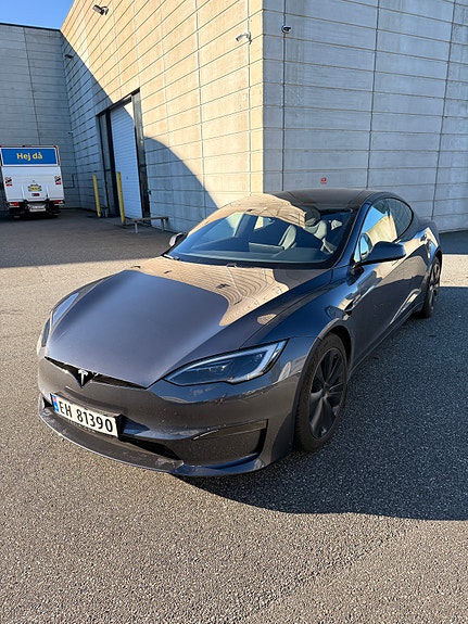 Tesla Model S 7 of 15
