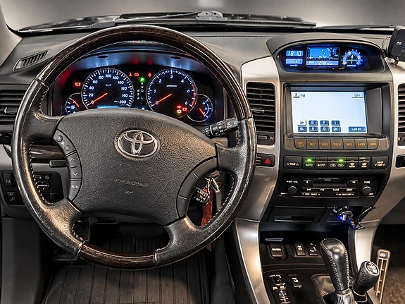 Toyota Land Cruiser 8 of 8