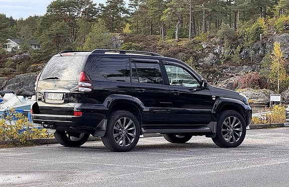 Toyota Land Cruiser 3 of 8