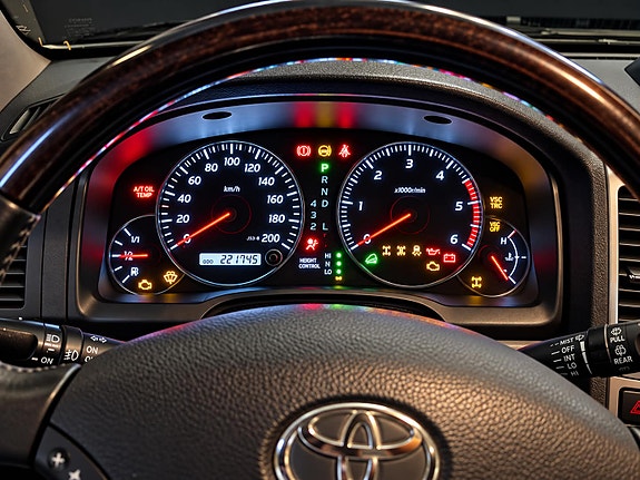 Toyota Land Cruiser 5 of 8