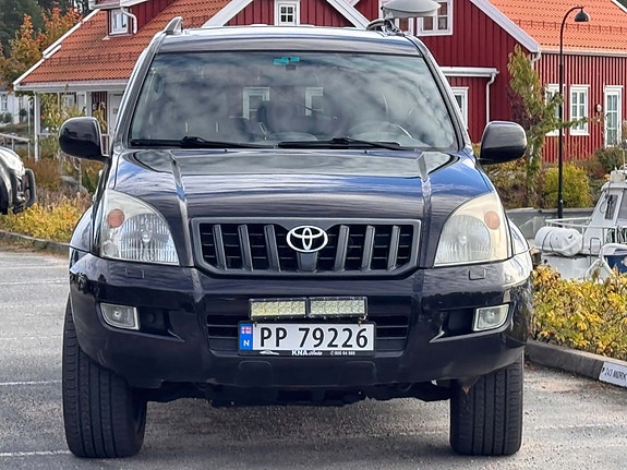 Toyota Land Cruiser 2 of 8