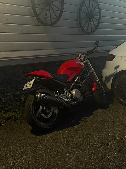 Ducati Monster 600 3 of 7
