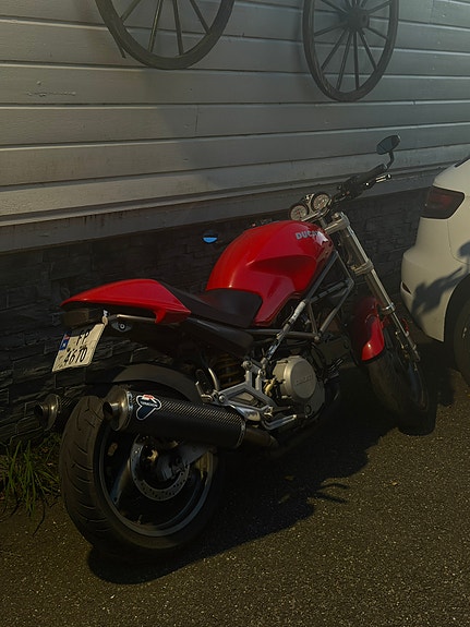 Ducati Monster 600 5 of 7
