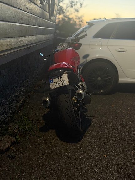 Ducati Monster 600 2 of 7