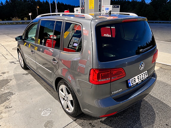 Volkswagen Touran 4 of 10