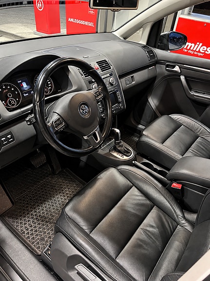 Volkswagen Touran 6 of 10