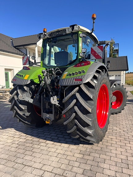 Fendt 724 Gen 6 9 of 16