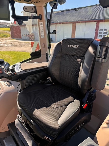 Fendt 724 Gen 6 7 of 16