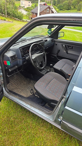 Volkswagen Golf II 3 of 12