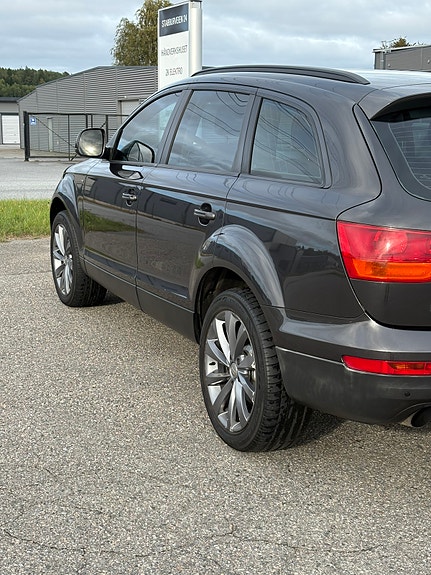 Audi Q7 4 of 30