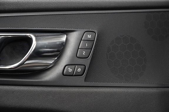 Volvo XC60 15 of 30