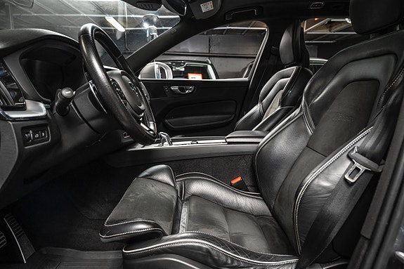 Volvo XC60 12 of 30