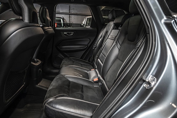 Volvo XC60 16 of 30