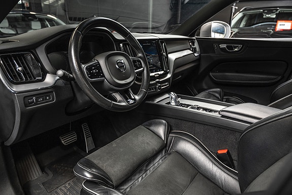 Volvo XC60 13 of 30