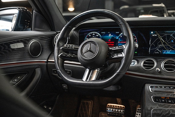 Mercedes-Benz E300 e 17 of 30