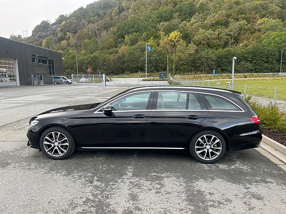 Mercedes-Benz E220 d 2 of 17