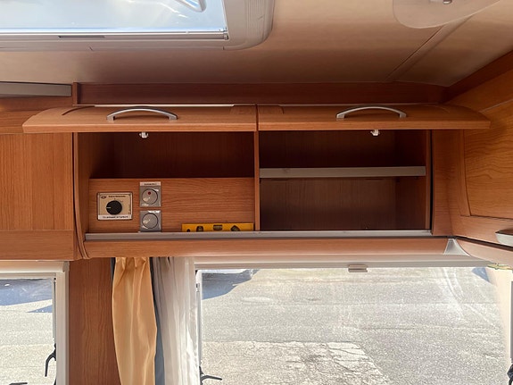 Knaus Royale 580 UK, Gulvvarme, Truma varme, Køyeseng + sitte 14 of 30