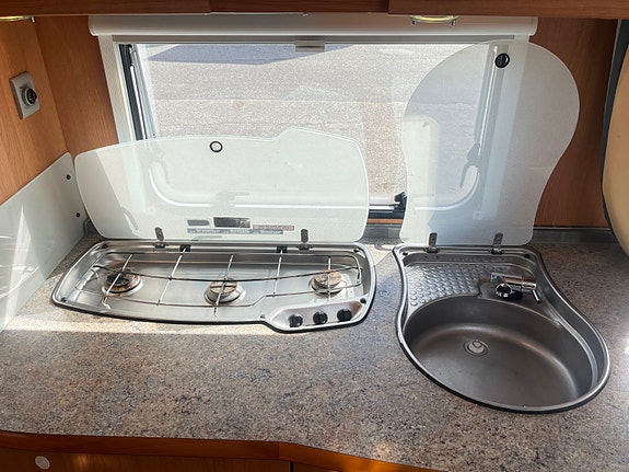 Knaus Royale 580 UK, Gulvvarme, Truma varme, Køyeseng + sitte 26 of 30