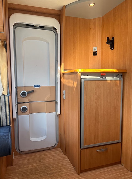 Knaus Royale 580 UK, Gulvvarme, Truma varme, Køyeseng + sitte 17 of 30