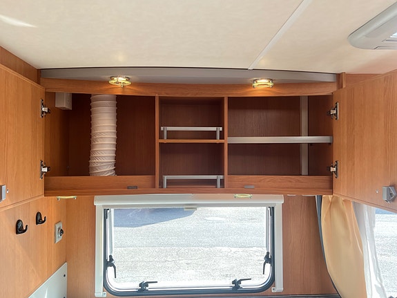 Knaus Royale 580 UK, Gulvvarme, Truma varme, Køyeseng + sitte 25 of 30