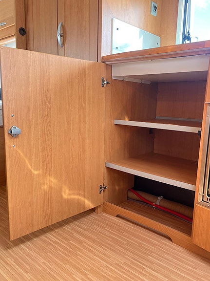 Knaus Royale 580 UK, Gulvvarme, Truma varme, Køyeseng + sitte 27 of 30
