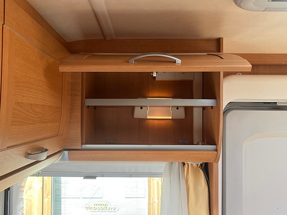 Knaus Royale 580 UK, Gulvvarme, Truma varme, Køyeseng + sitte 16 of 30