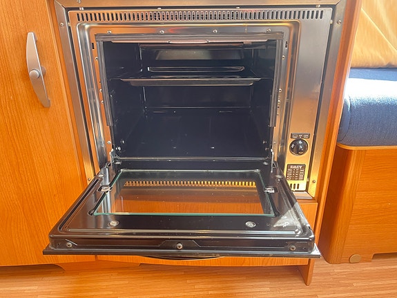 Knaus Royale 580 UK, Gulvvarme, Truma varme, Køyeseng + sitte 29 of 30