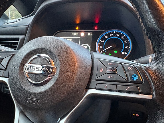 Nissan Leaf 9 of 23
