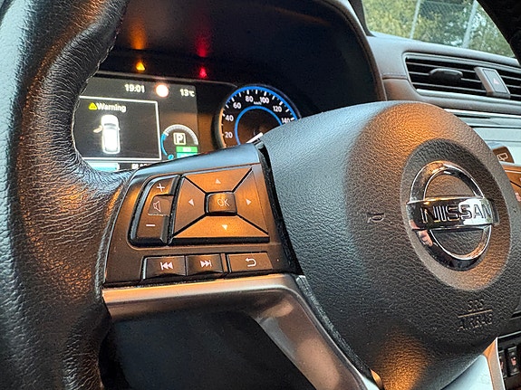 Nissan Leaf 10 of 23