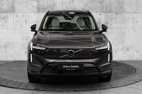 Volvo EX90 3 of 29