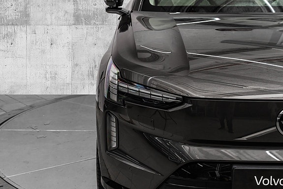 Volvo EX90 4 of 29