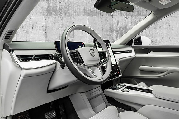 Volvo EX90 18 of 29