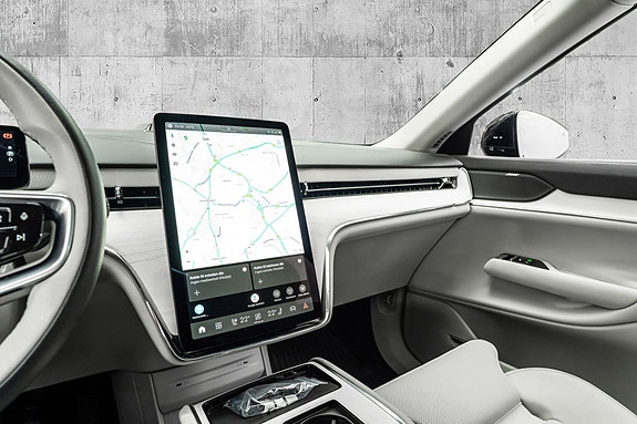 Volvo EX90 12 of 29
