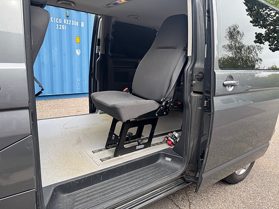 Volkswagen Caravelle 17 of 20