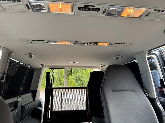 Volkswagen Caravelle 18 of 20