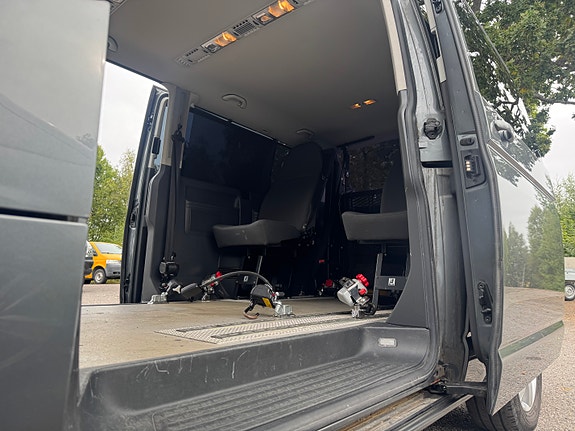 Volkswagen Caravelle 14 of 20