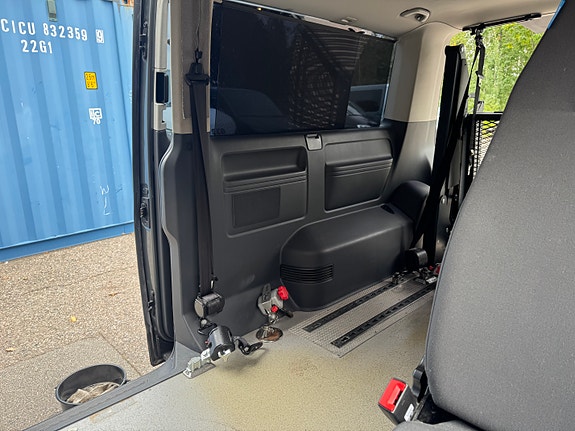 Volkswagen Caravelle 20 of 20